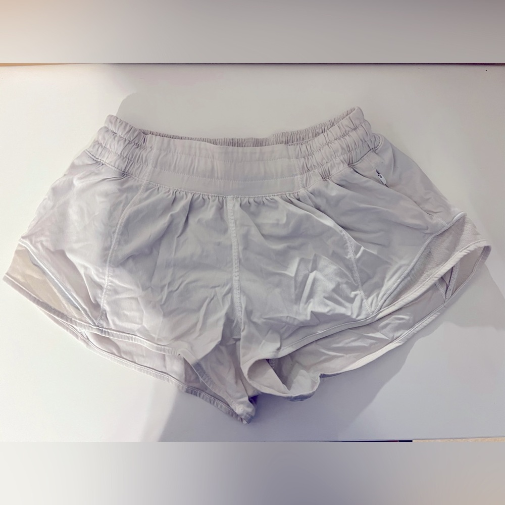 LuluLemon Hotty Hot shorts low rise 2.5 inch